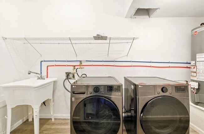 Building Photo - The Perfect Tallahassee 4 BR Family Home with Pool, Porch & Privacy