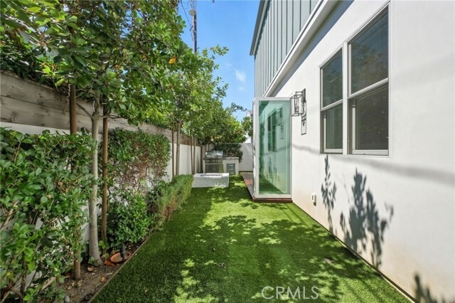 Building Photo - 391 La Perle Pl