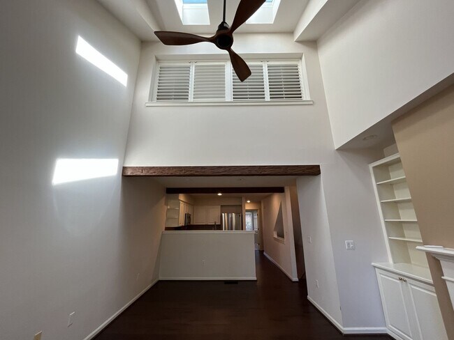 Building Photo - Incredible Forrest Park Townhome!! 2 bedroom, 2 bath, HUGE attached Garage!