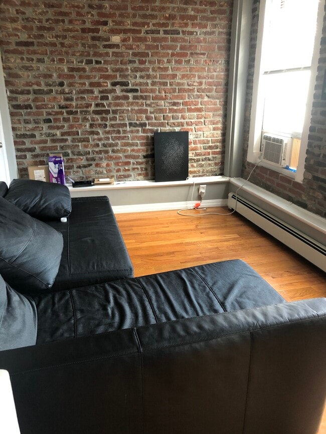 Building Photo - 12 Garden St