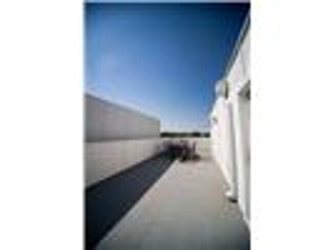 Building Photo - Urbane Crest Drive #236