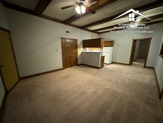 Building Photo - 103 E 10th St