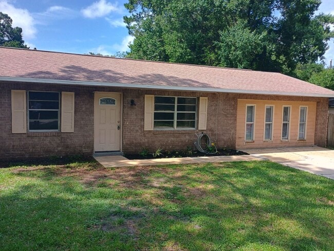 Primary Photo - 4 bedroom 2 bathroom House- fenced in yard