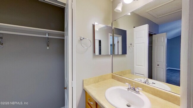 Building Photo - 2530 Whispering Woods Blvd