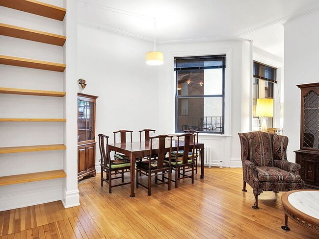 Building Photo - 545 W 111th St