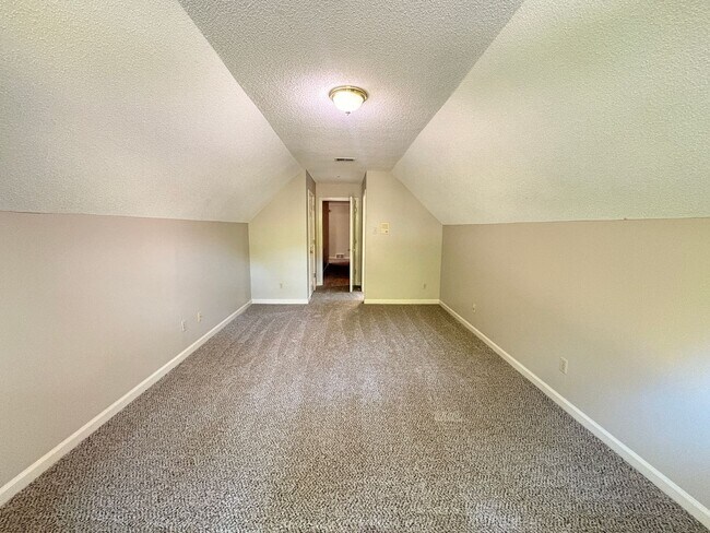 Building Photo - Newly Painted Germantown Home Minutes Away From Thornwood Market Row. Pets Are Welcome With Owner...