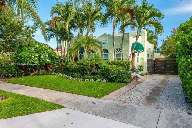 Building Photo - 822 Flamingo Dr