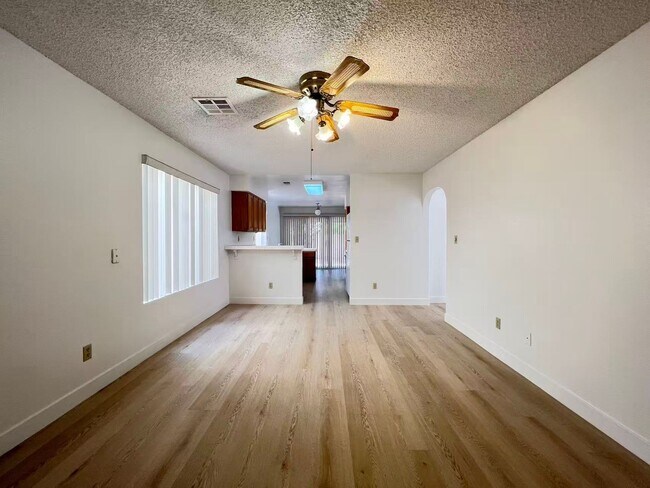 Building Photo - 10001 Dove Ridge Dr