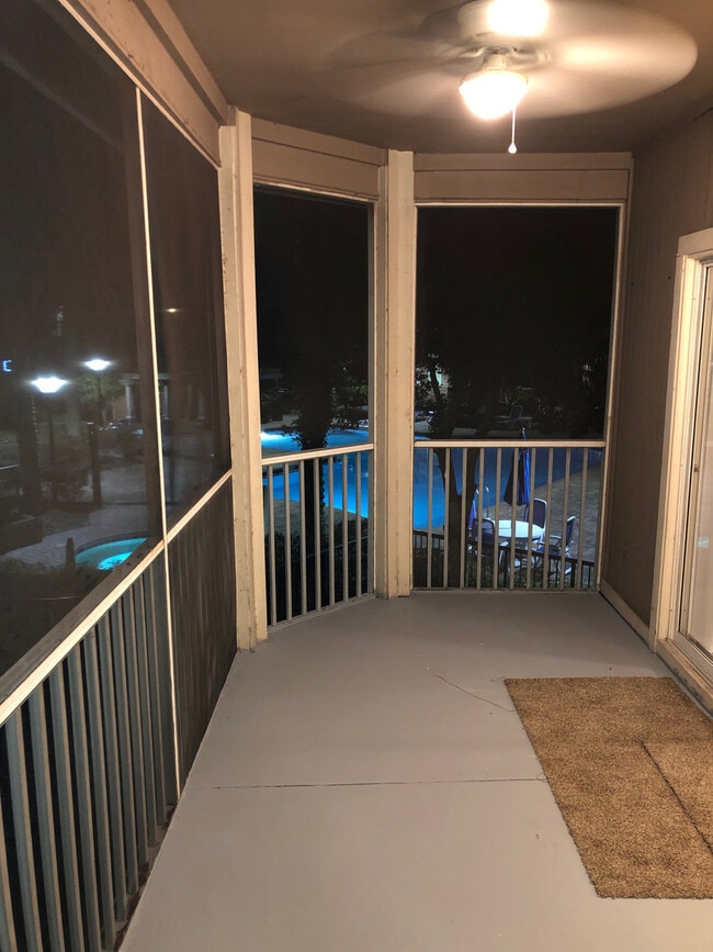 Building Photo - 1/1 lake and pool view with 1 car detached...