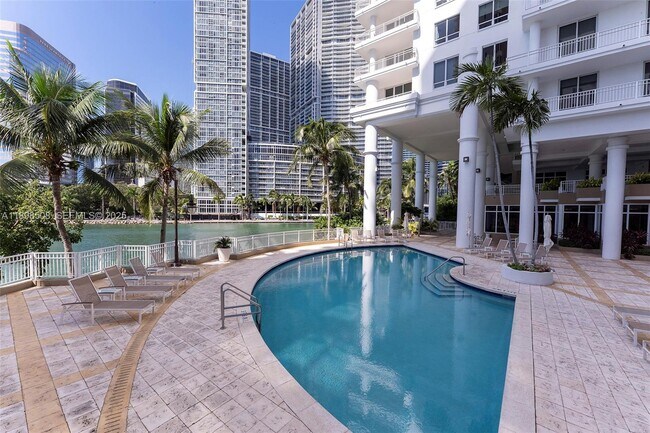 Building Photo - 801 Brickell Key Blvd