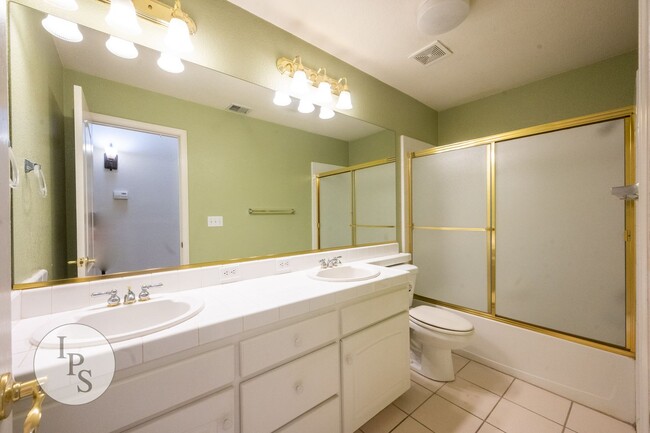 Building Photo - NorthWest Fresno Home, 3BR/2BA, Built 1998...