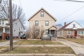 Building Photo - Spacious 5-Bedroom Home with Detached Garage