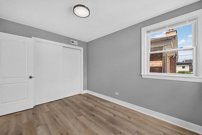 Building Photo - 3953 N Oleander Ave