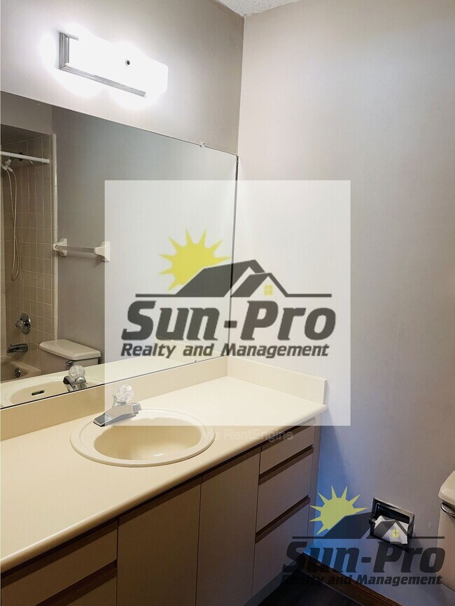 Building Photo - 1113 Oak Forest Cir