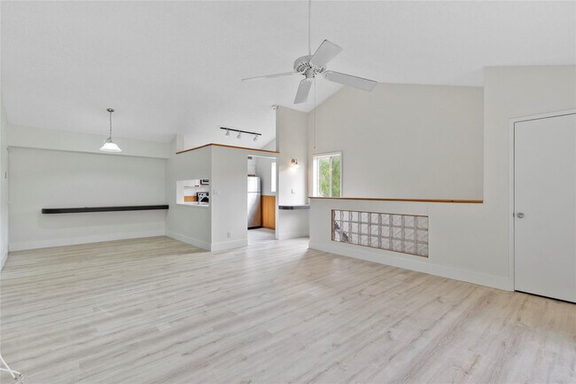 Building Photo - 610 Gardens Dr