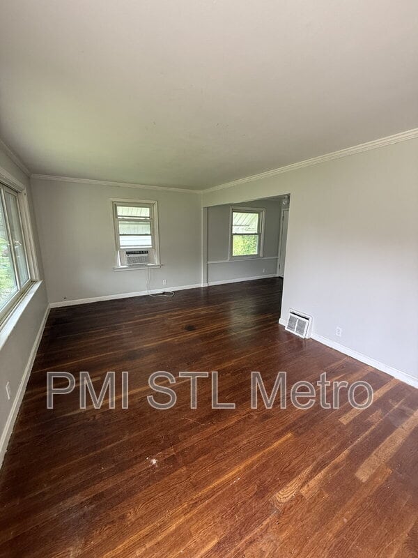 Building Photo - 1131 Darr Dr