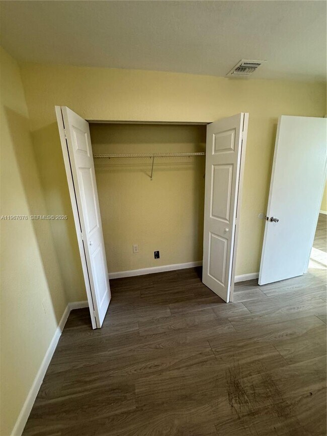 Building Photo - 1101 Prospect Rd