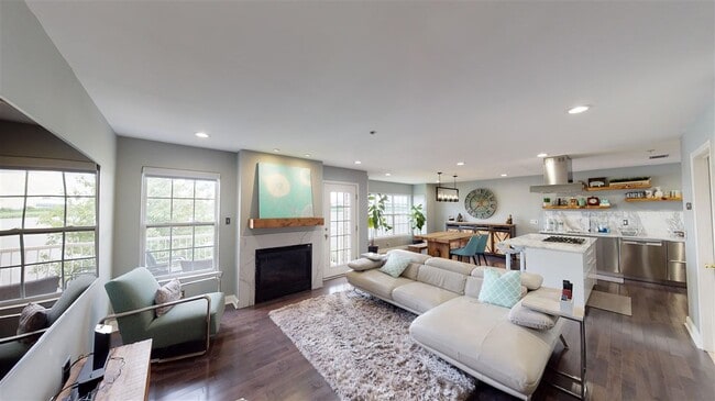 Building Photo - 22 Mallard Pl