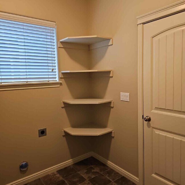 Building Photo - Dog Friendly Home in Boise!