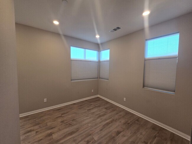 Building Photo - Fresh, Fun & Fully Loaded! 1681 Whitmore L...
