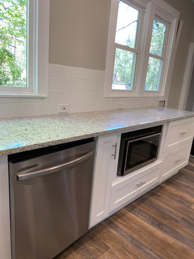 Building Photo - 618 W Pikes Peak Ave