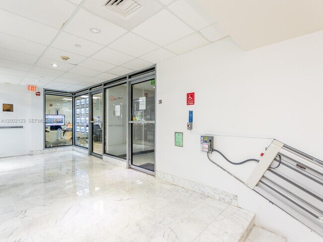 Building Photo - 1000 West Ave