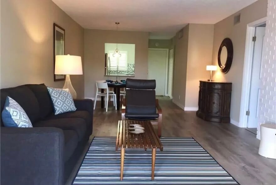 Primary Photo - 1752 NW 3rd Ter