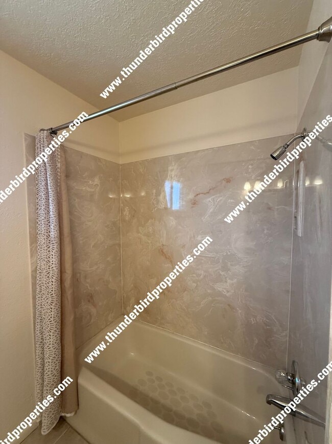 Building Photo - Desired NE location near Sandia High School and Uptown - MOVE IN SPECIAL $250.00 off first months...