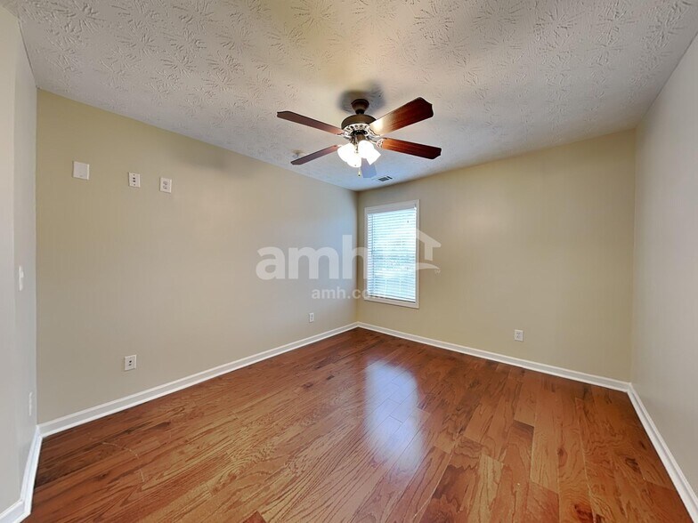 Building Photo - 2820 Wadley Ln