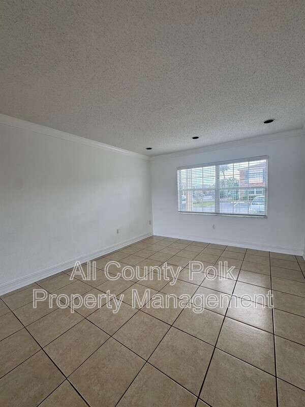 Building Photo - 1920 E Edgewood Dr