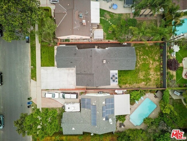 Building Photo - 5813 Saloma Ave