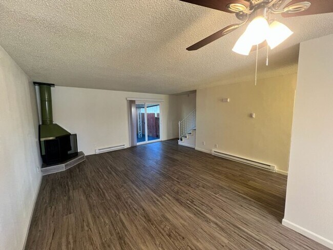 Building Photo - Fully updated Two Bedroom with Washer/Dryer