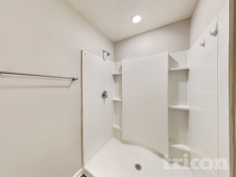 Building Photo - 8048 Meadow Walk Ln