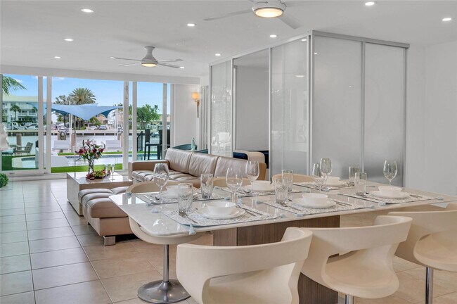 Building Photo - 1824 S Ocean Dr