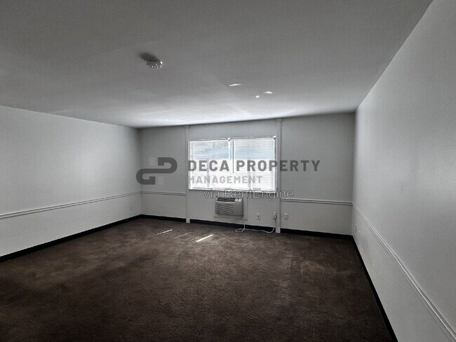 Building Photo - 4020 Lindell Blvd