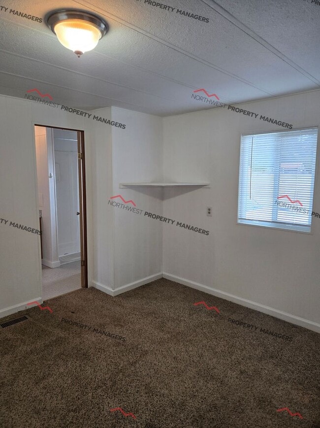 Building Photo - STATUS: AVAILABLE | R255G | $1750