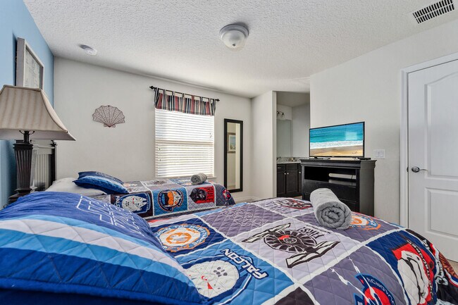 Building Photo - 8845 Rhodes St