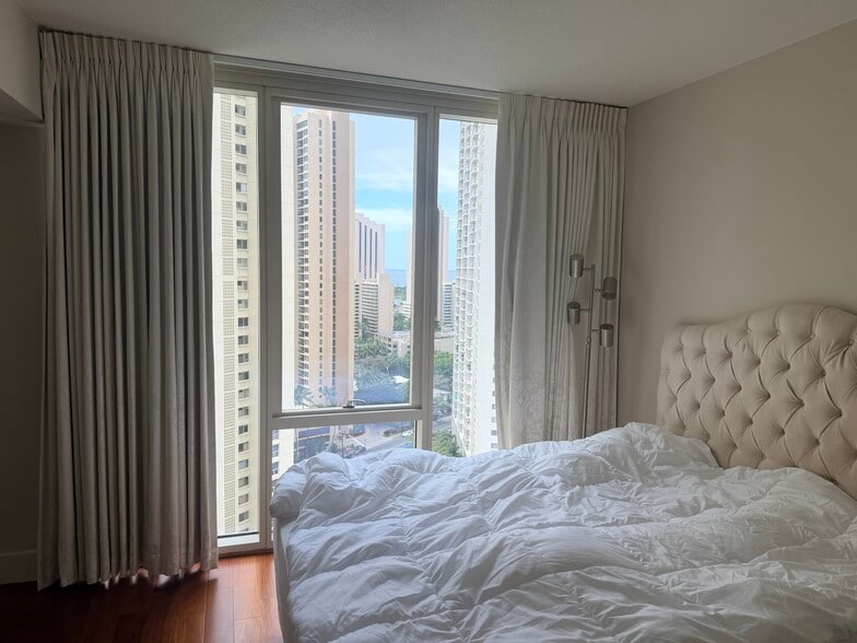 Building Photo - 1837 Kalakaua Ave