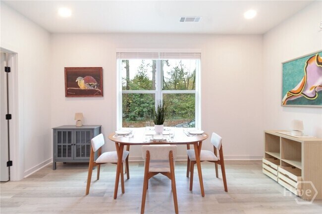 Building Photo - 240 Martha Dr