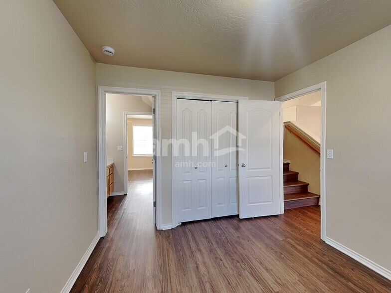 Building Photo - 956 S Wild Yucca Ave