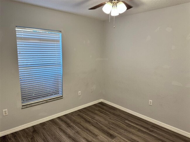 Building Photo - 664 Canna Dr