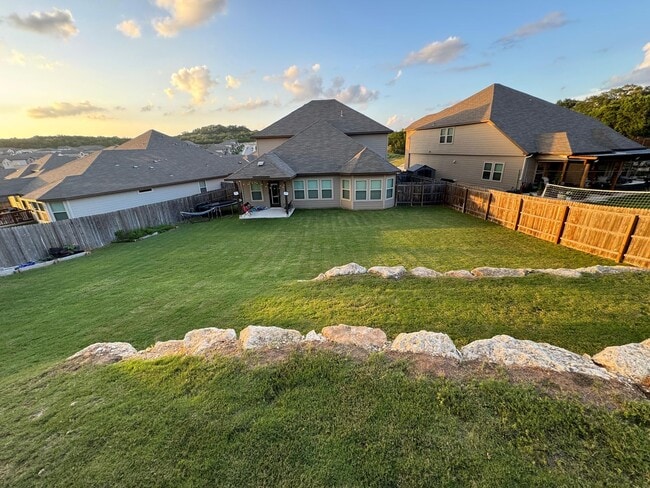 Building Photo - Nestled in the highly sought-after Scenic ...