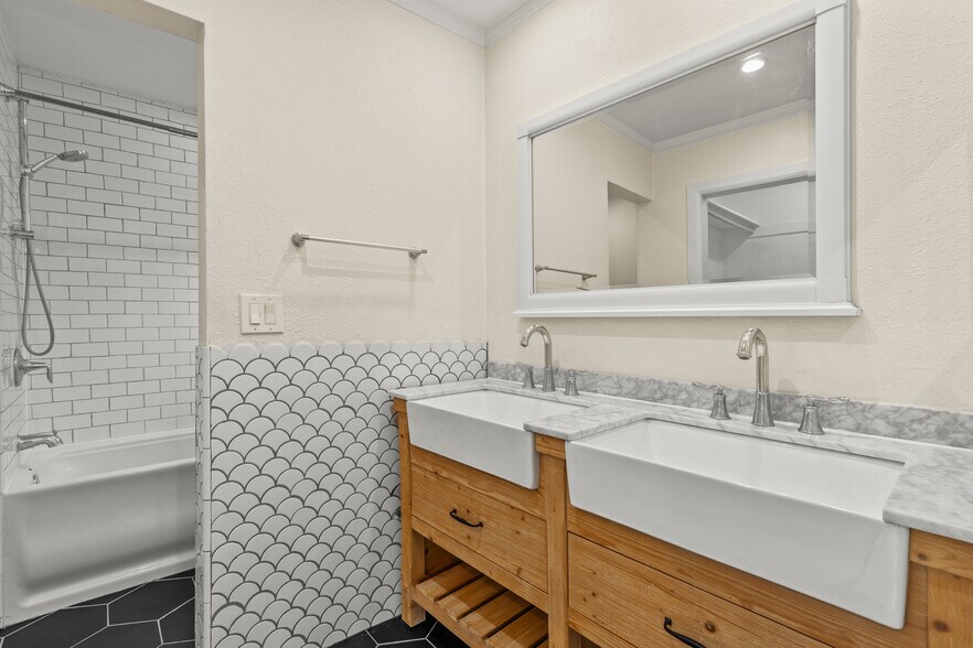 Primary En Suite Bath - 2354 Fletcher Dr