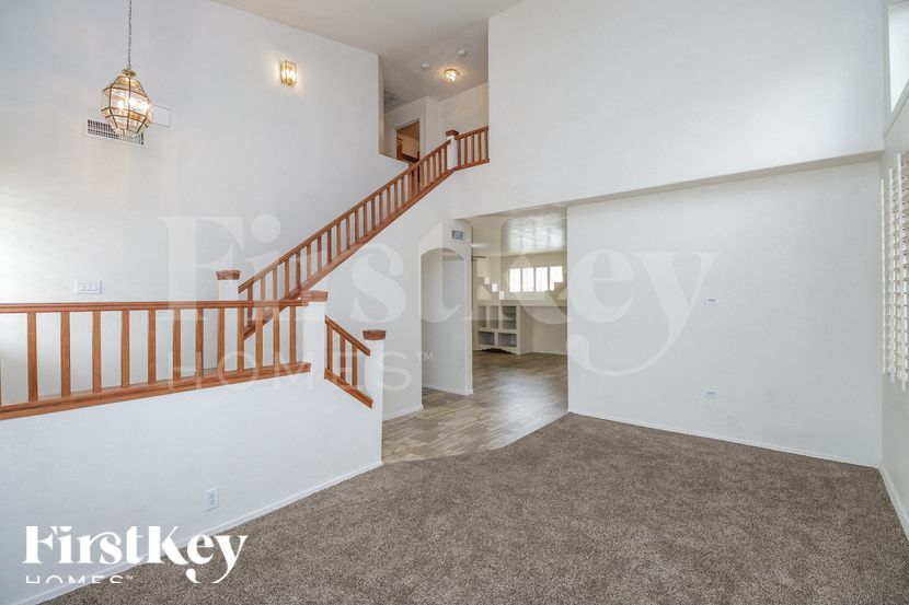 Building Photo - 1562 E Oakland St