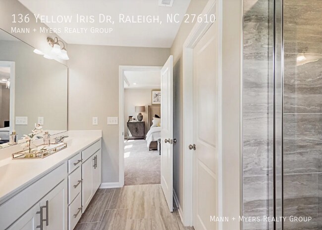 Building Photo - 136 Yellow Iris Dr