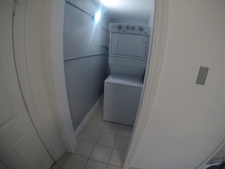 Building Photo - 1700 N Monticello Ave