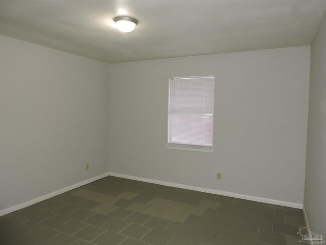 Building Photo - 130 E 9 Mile Rd