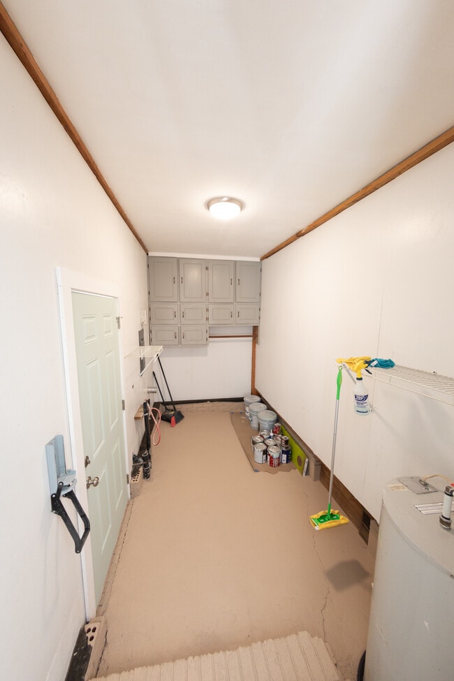 Building Photo - 208 Forestview Dr