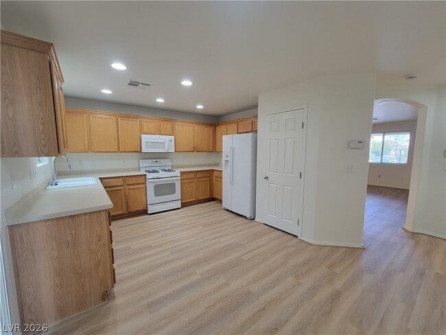 Building Photo - 3813 Bayamon St