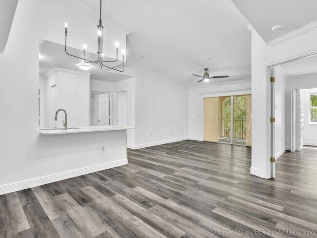 Building Photo - 2433 Centergate Dr